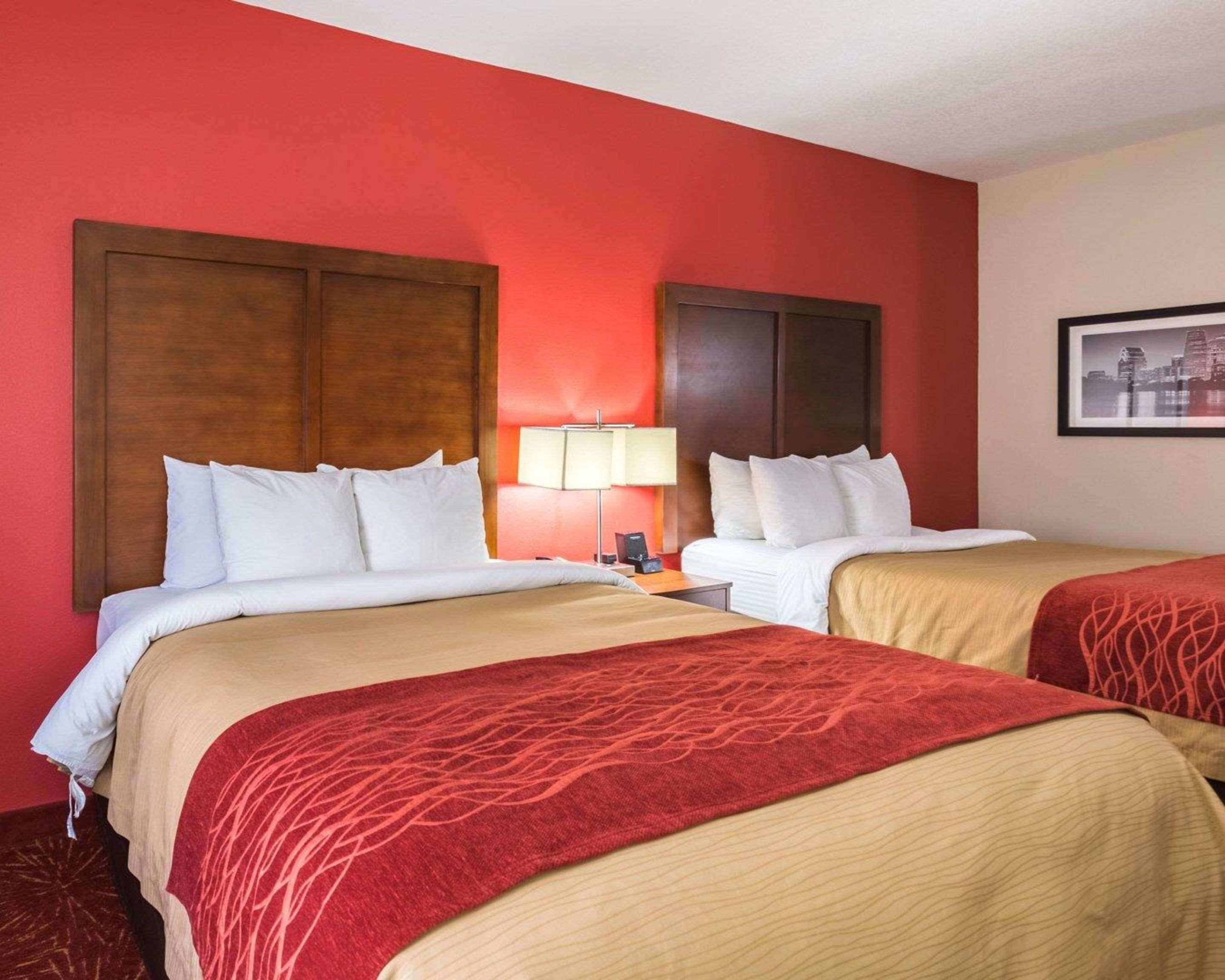 Econo Lodge Inn & Suites East Houston I-10 Exterior photo
