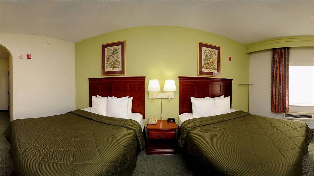Econo Lodge Inn & Suites East Houston I-10 Interior photo
