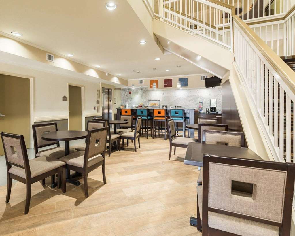 Econo Lodge Inn & Suites East Houston I-10 Restaurant photo